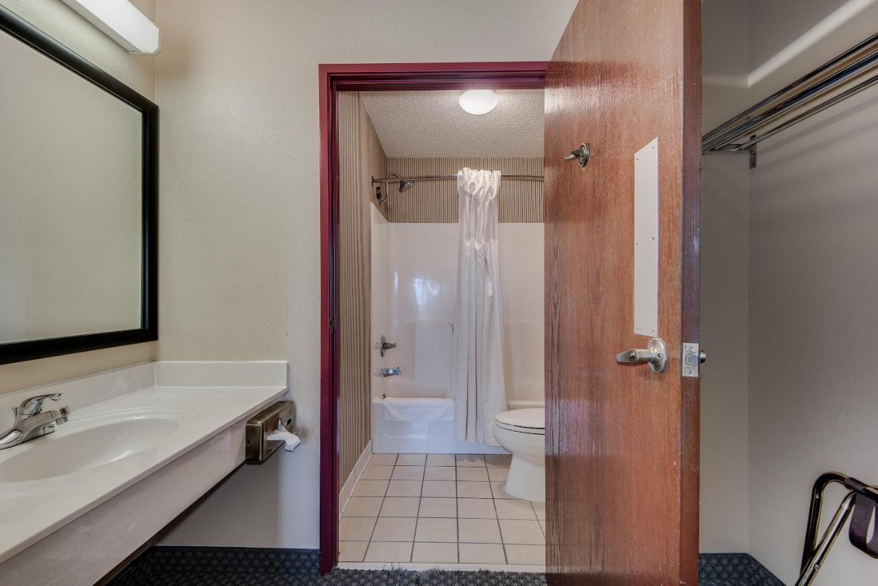 Townsquare Place Chaska Екстериор снимка